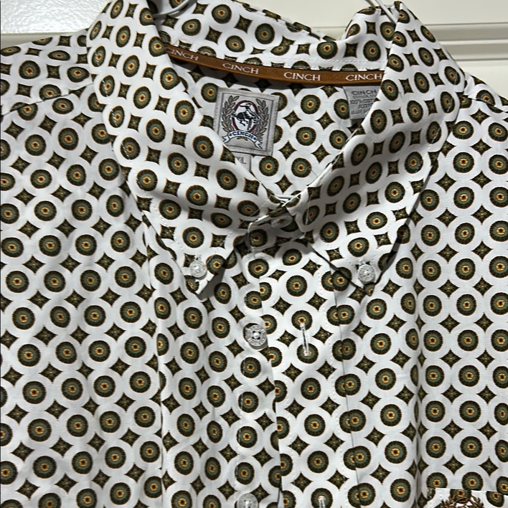 Cinch Men's White and Green Patterned Shirt